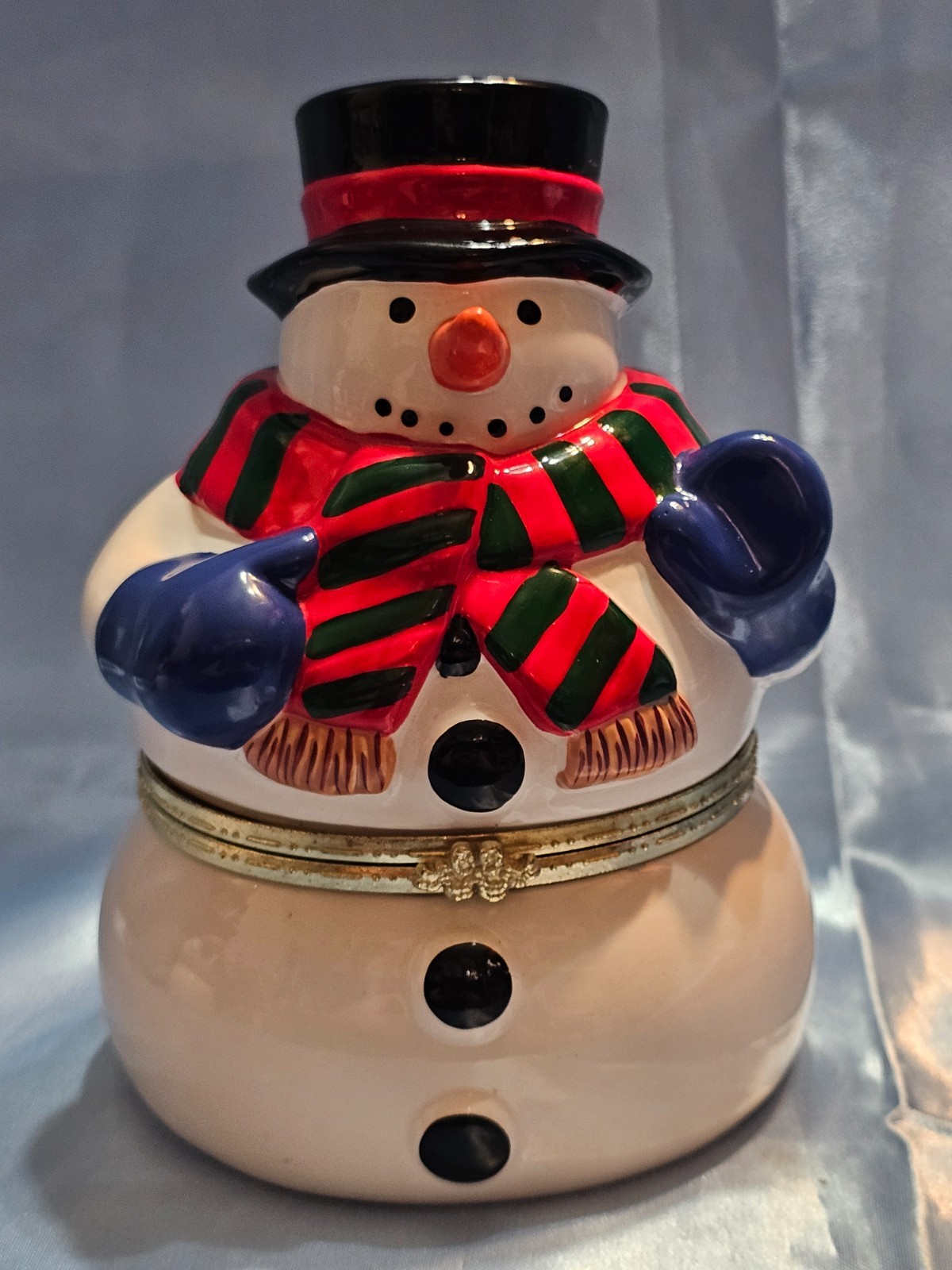MR CHRISTMAS PORCELAIN HOLIDAY SNOWMAN MUSIC BOX ANIMATED ICE SKATING INSIDE