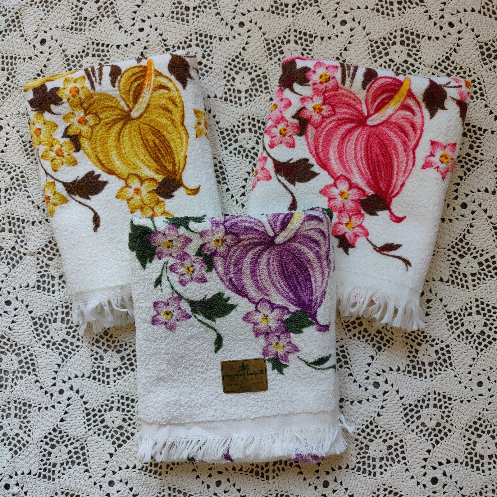 NOS Set of 3 Sayco Handprints Bath Towels Floral Purple Gold Pink 22x43 Cotton