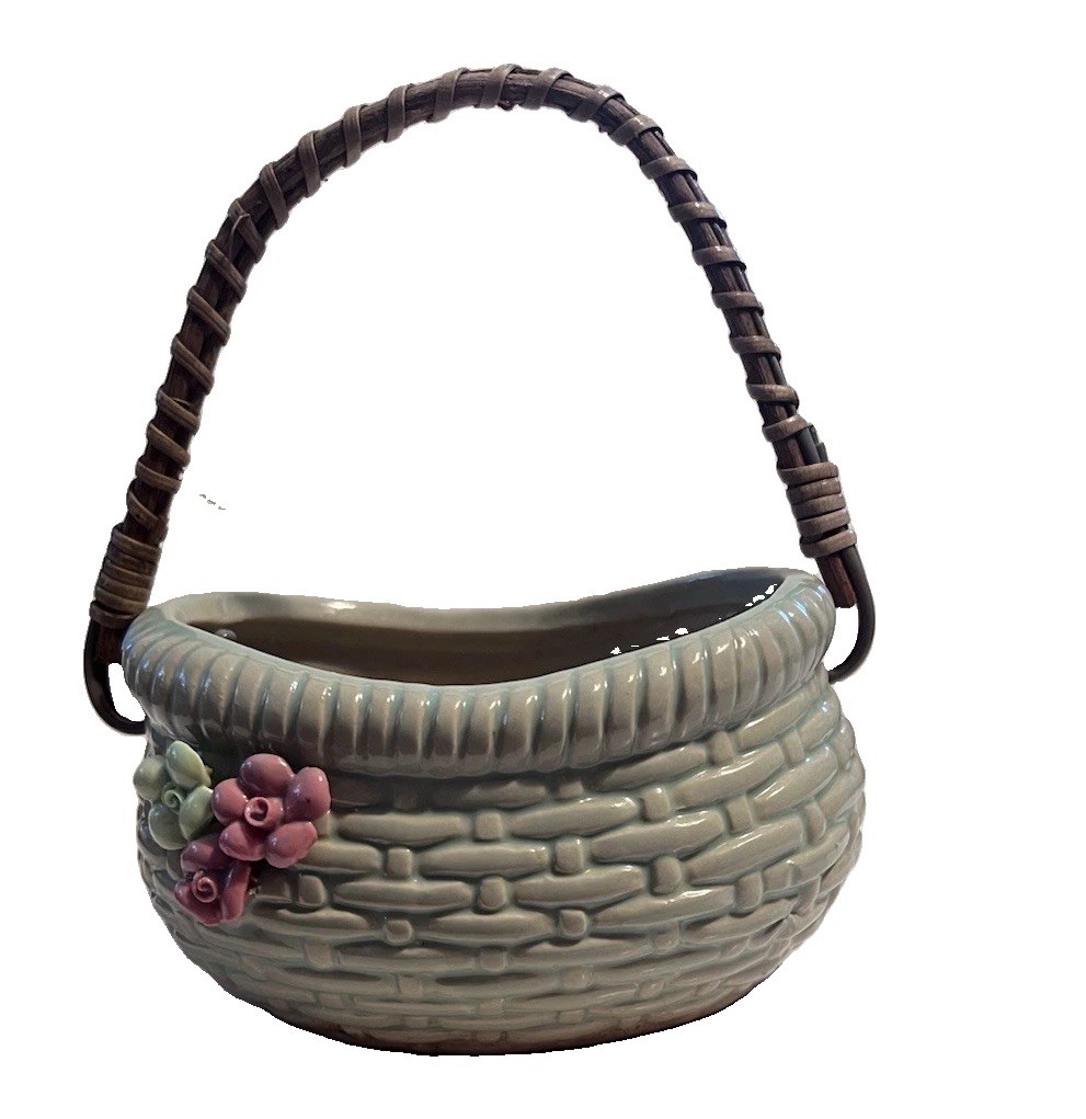 VTG CERAMIC BASKET PLANTER WIRH HANDLE HAND PAINTED FLOWERS