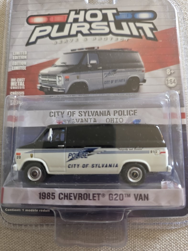 Greenlight Hot Pursuit City of Sylvania Police 1985 Chevy Van