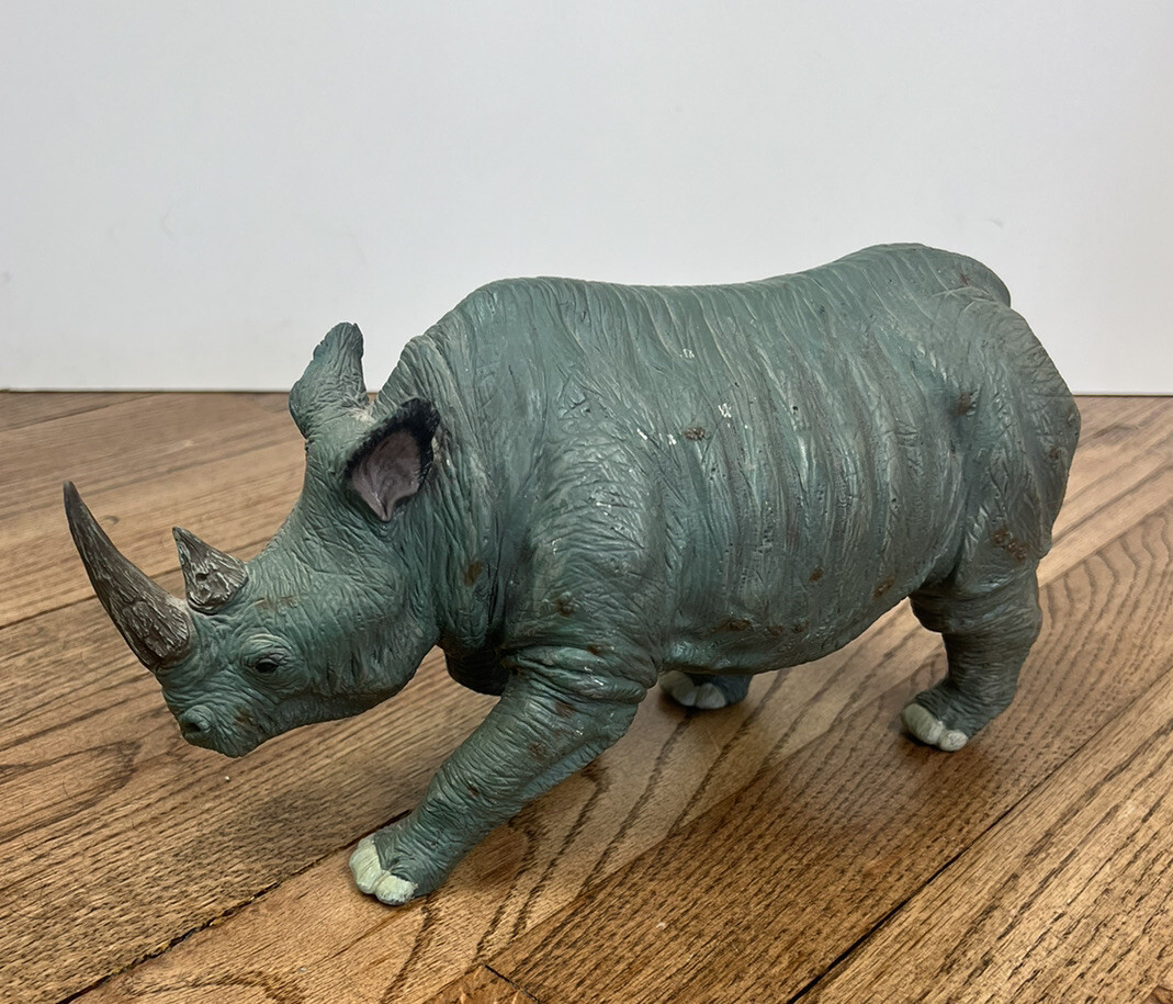Rare 1997 ERTL WILDS OF AFRICA SERIES Safari Wildlife Rhino Animal Figures