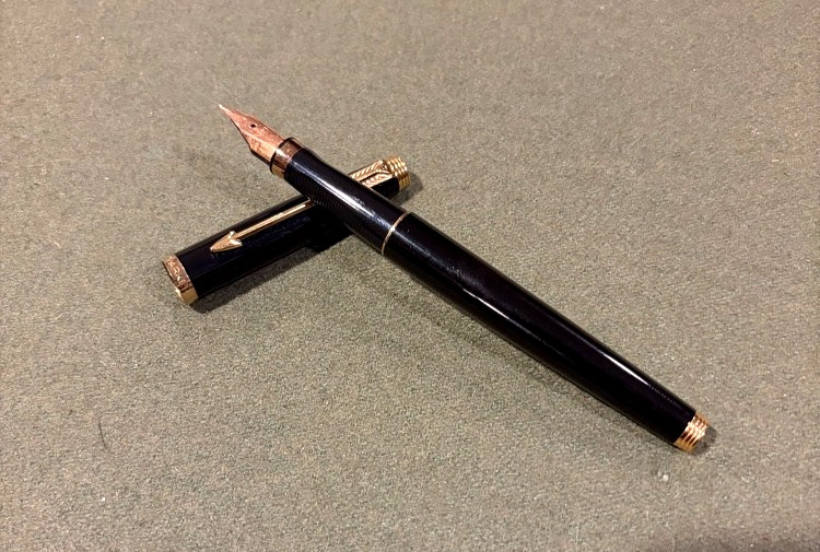 Vintage Parker Premier Fountain Pen Black Lacquer 14K Gold Nib Medium France
