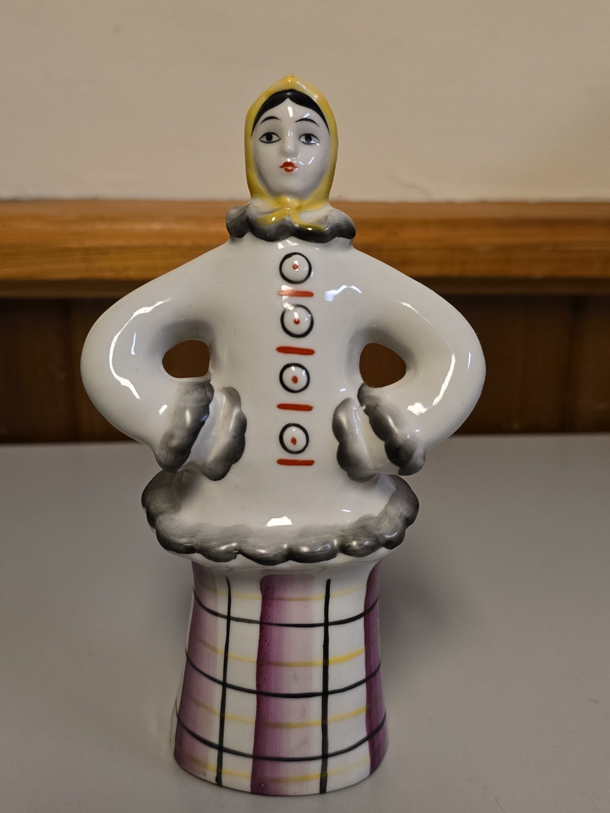 RARE 1960-70s USSR Vintage Porcelain Lady Figurine 6 1/2\