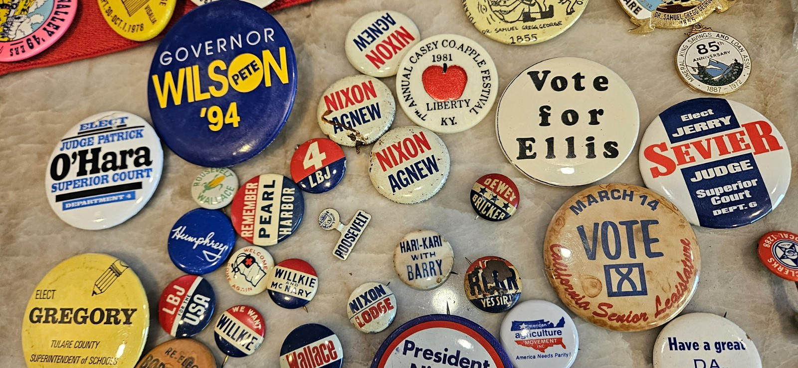 HUGE LOT 100 Vintage Political, Union, CA History, Buttons, Pins, Adverts, Lions