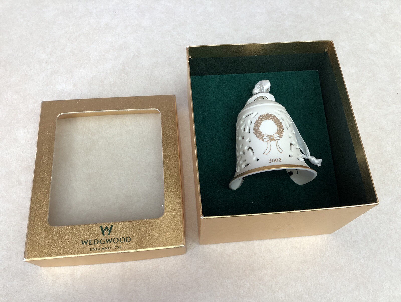 Wedgwood 2002 Annual Pierced Bell With Wreath Design, 4\