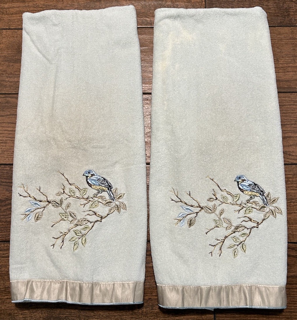 VTG AVANTI Bath Towels Set of 2 Ice Blue Embroidered Birds On Branch India *READ