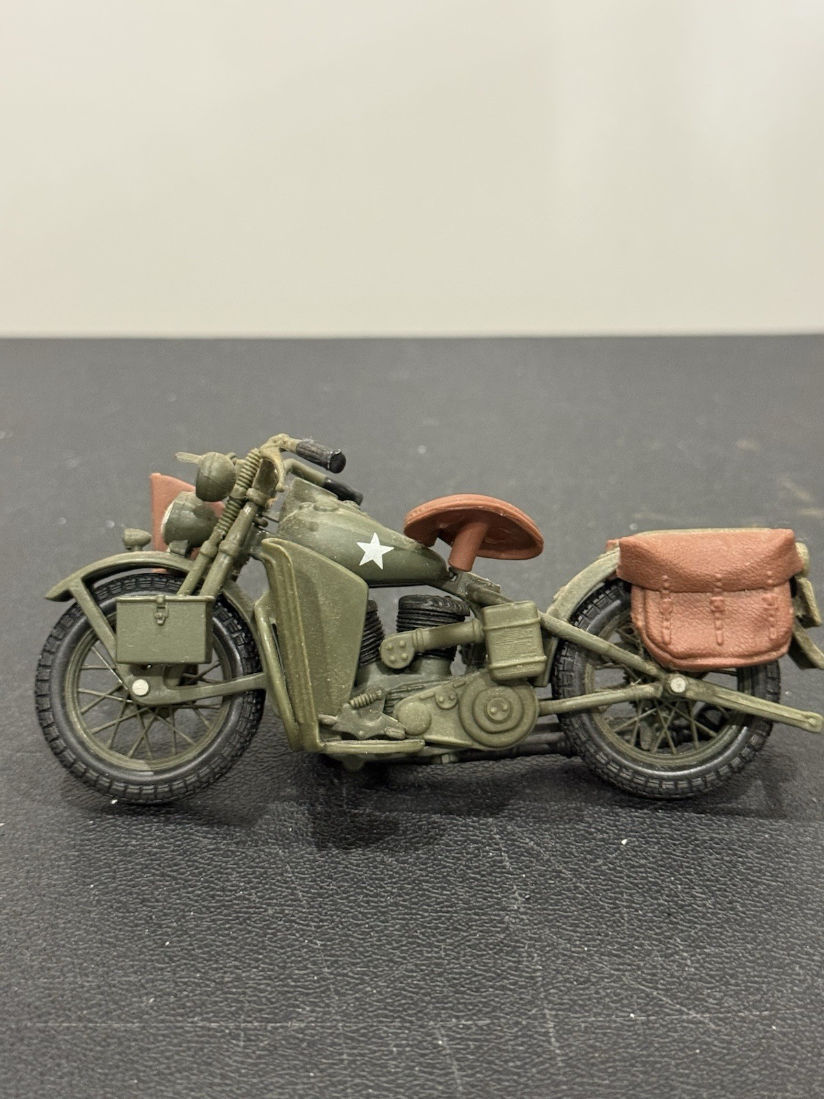 Maisto 1/18 1942 WLA Flat Head Green Harley Davidson Military Motorcycle Loose