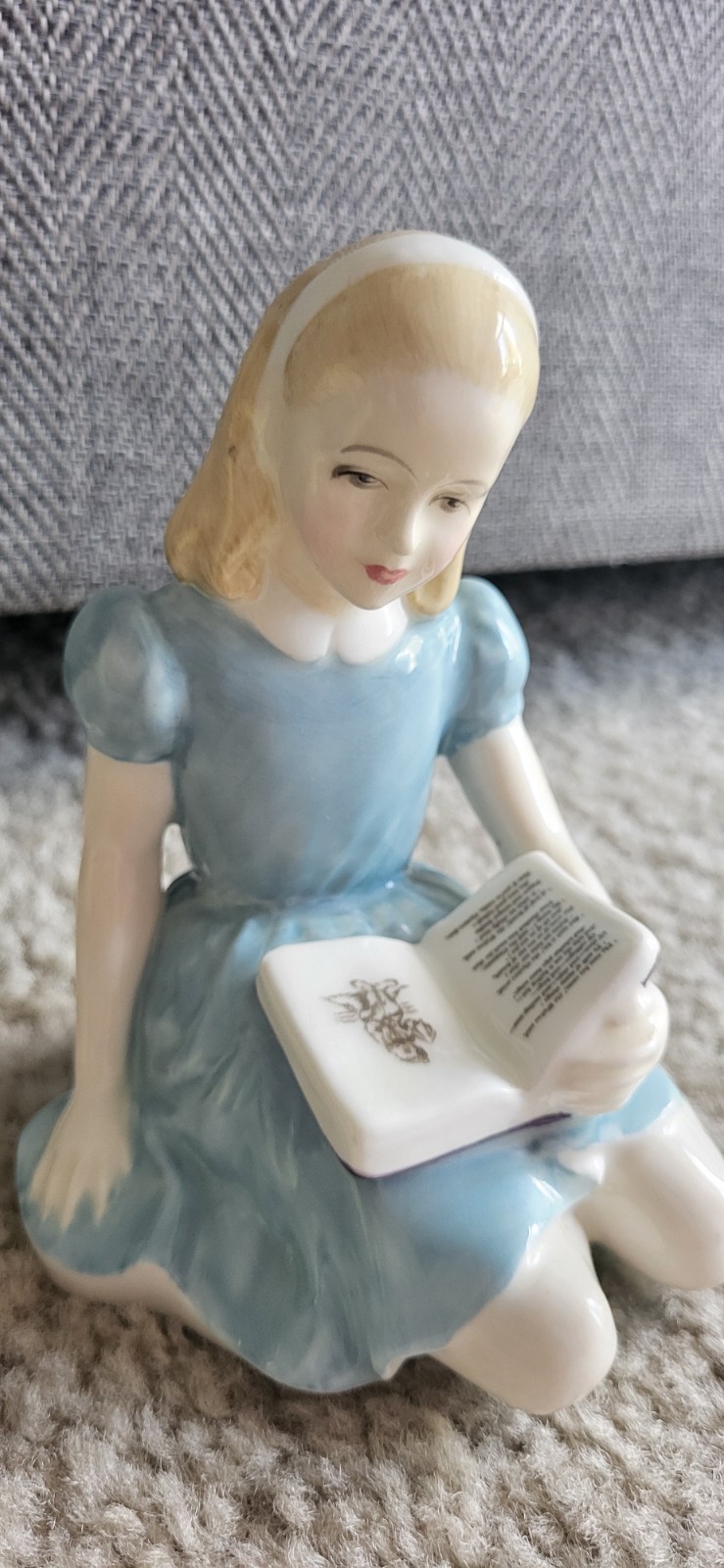 Vintage Royal Doulton Alice Ceramic Figurine HN2158 5 Inches Tall