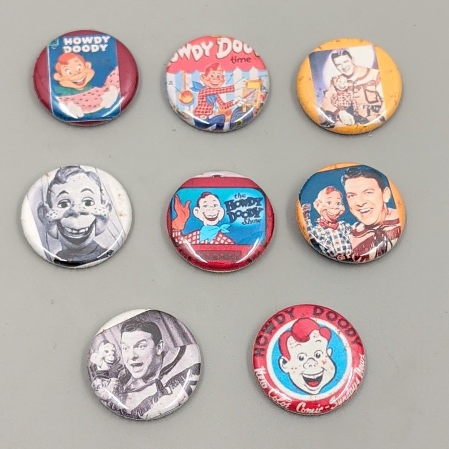 (8) Vintage Howdy Doody Buttons Pinbacks 1