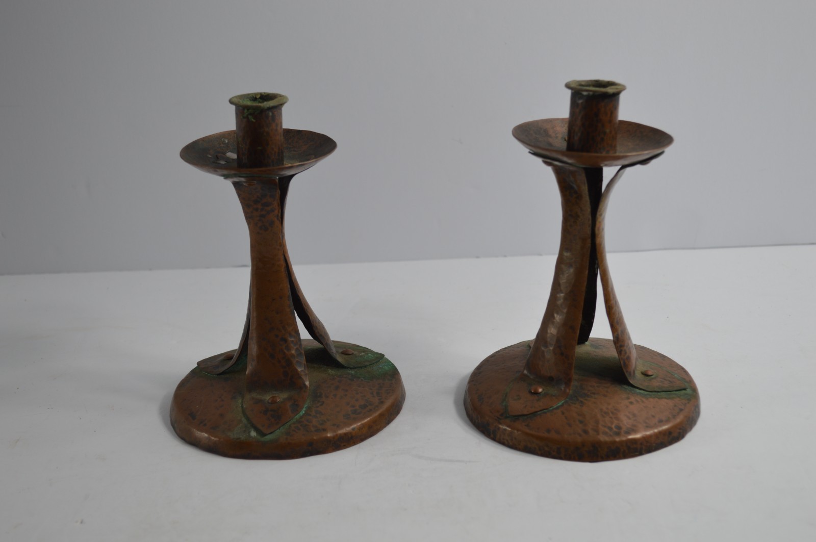 Vintage Hammered Copper Candlestick Holders Pair Arts & Crafts Mission Patina 6\