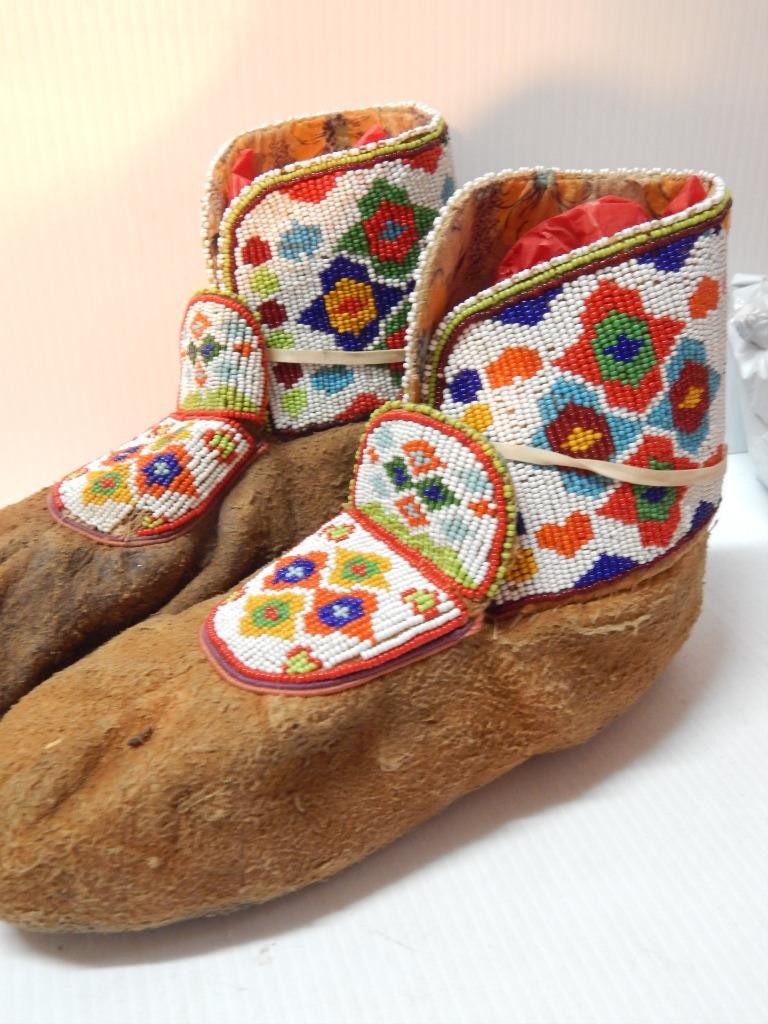 EPIC VINTAGE / ANTIQUE PLAINS CREE INDIAN HIGH CUFF BEADED MOCCASINS