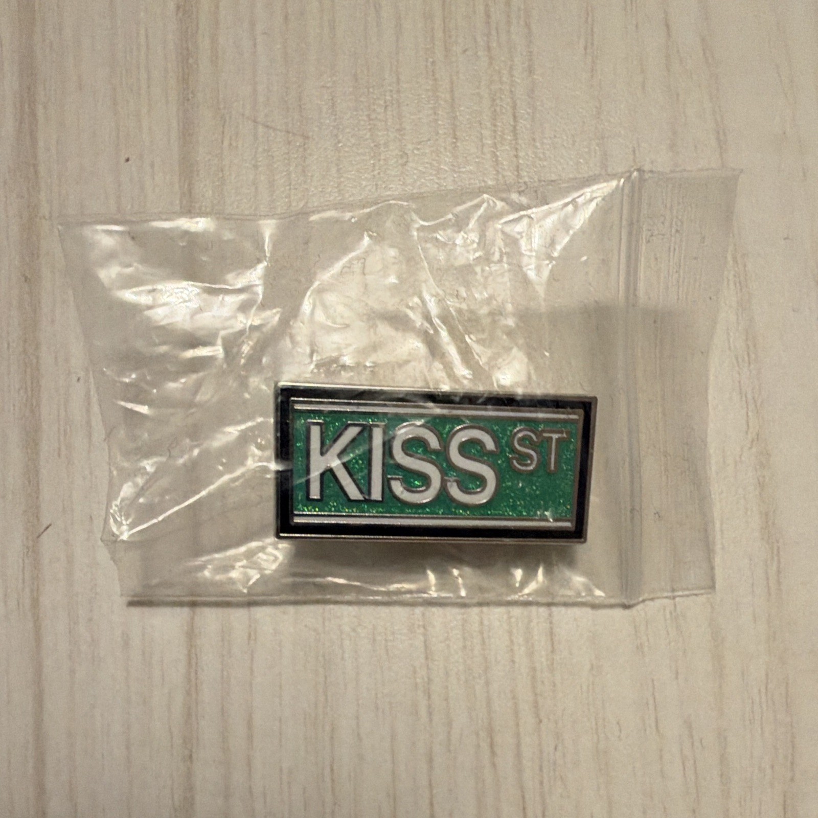 Harry Styles Exclusive Kiss Street Pop-up Pin