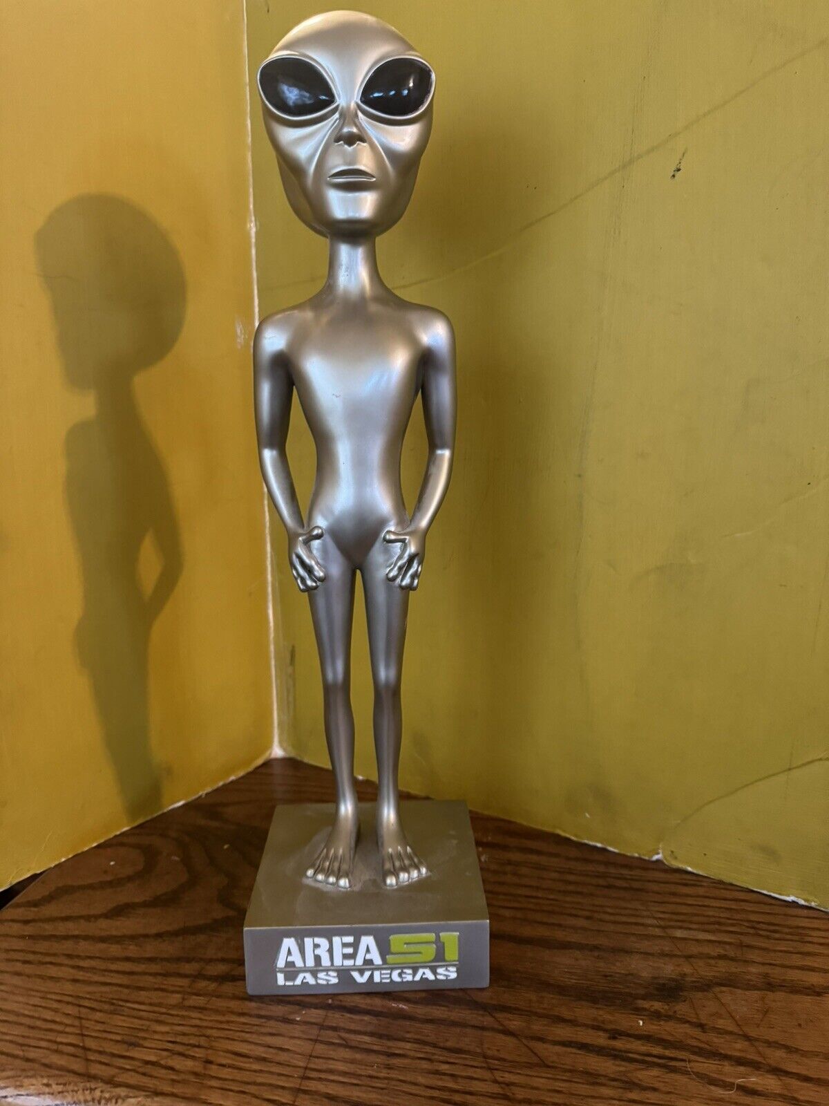 Area 51 Las Vegas Alien UFO Statue 19”  Tall 7 Lbs Silver Rare Roswell