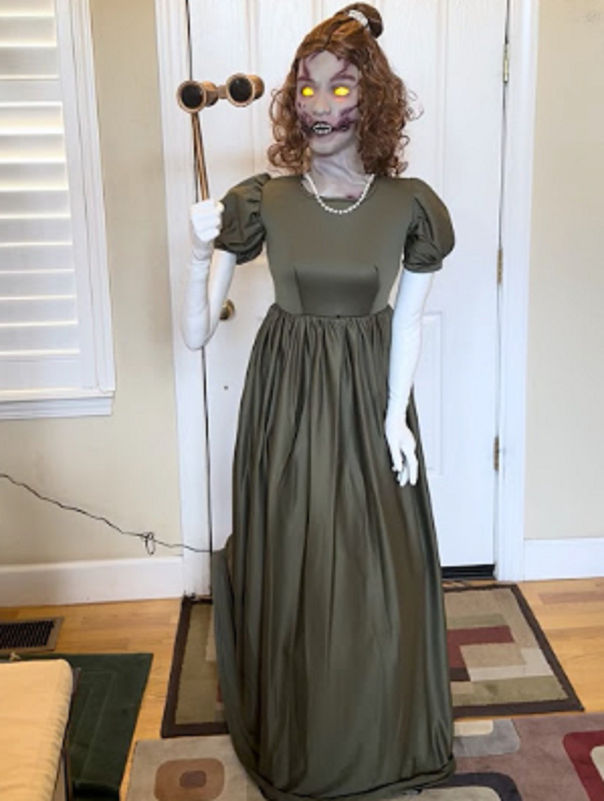 5.9 FT ANIMATED BRIDGERTOMB WOMAN HALLOWEEN ANIMATRONIC PROP