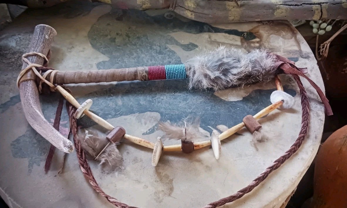 **AWESOME  NATIVE AMERICAN  HAND MADE CEREMONY PERSONAL PIPE  QUALITY HTF**