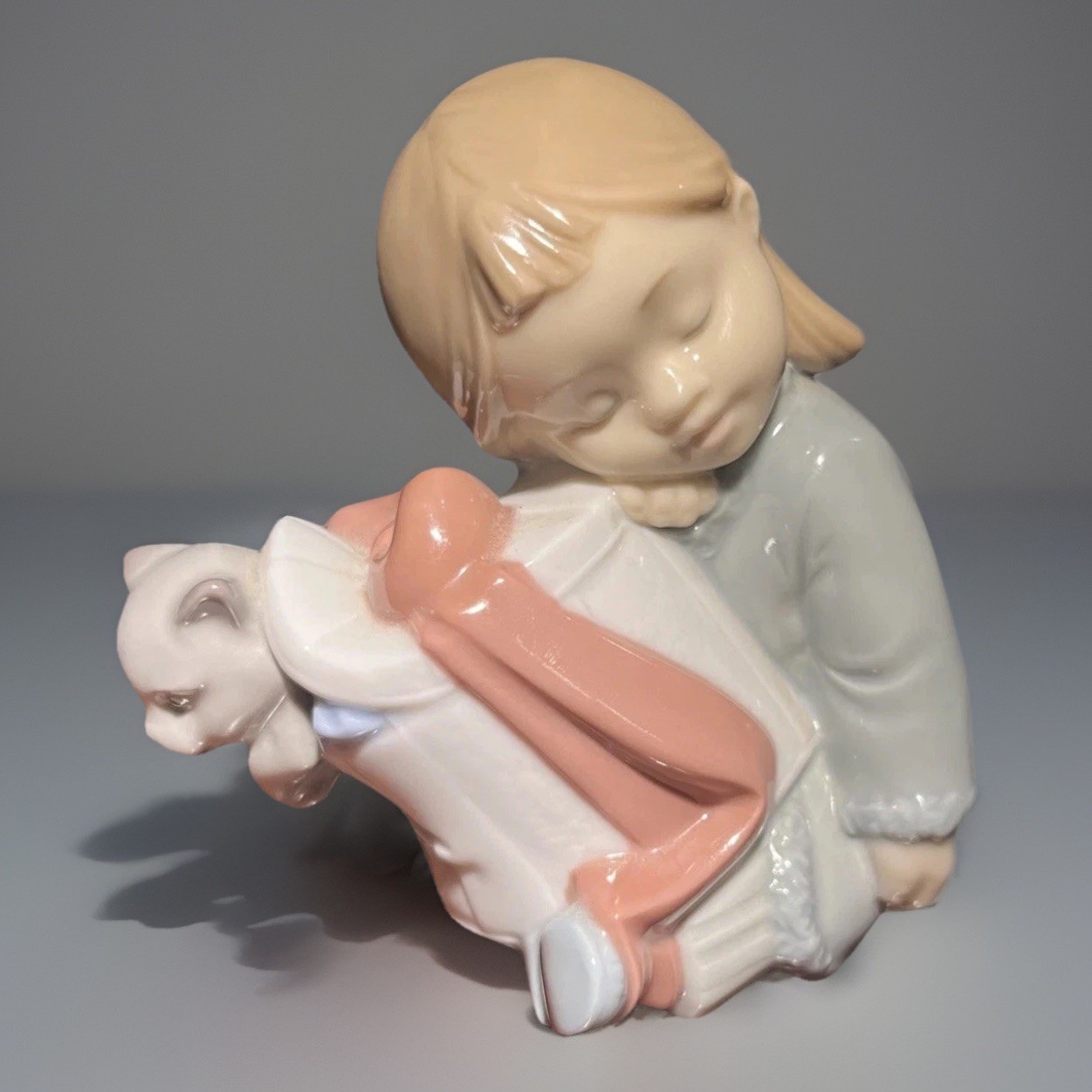 Vintage NAO Lladró “Cat Nap” Porcelain Figurine Girl & Cat Nap #5640 Signed