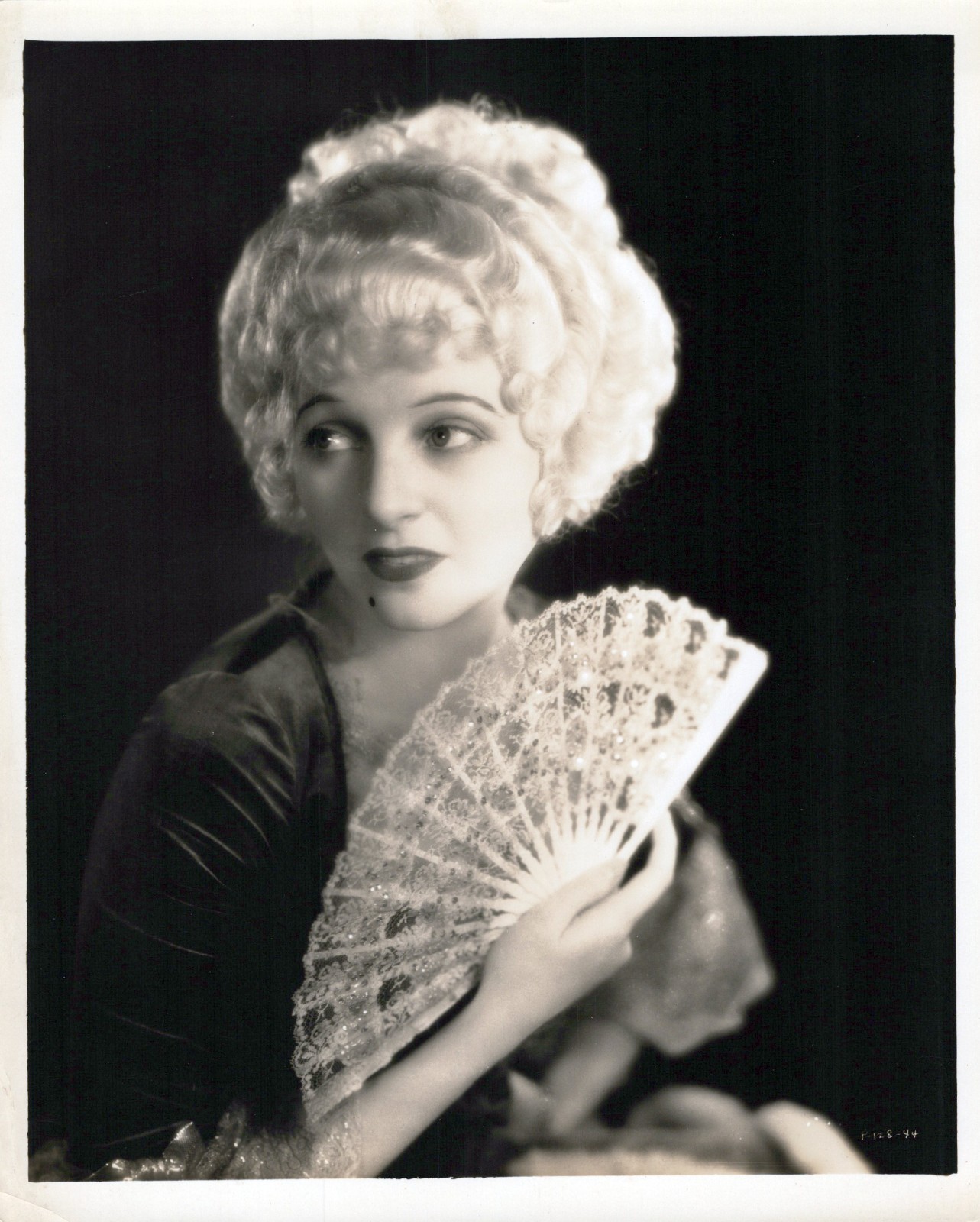 HOLLYWOOD CORINNE GRIFFITH STYLISH POSE STUNNING PORTRAIT 1920s ORIG PHOTO MA91