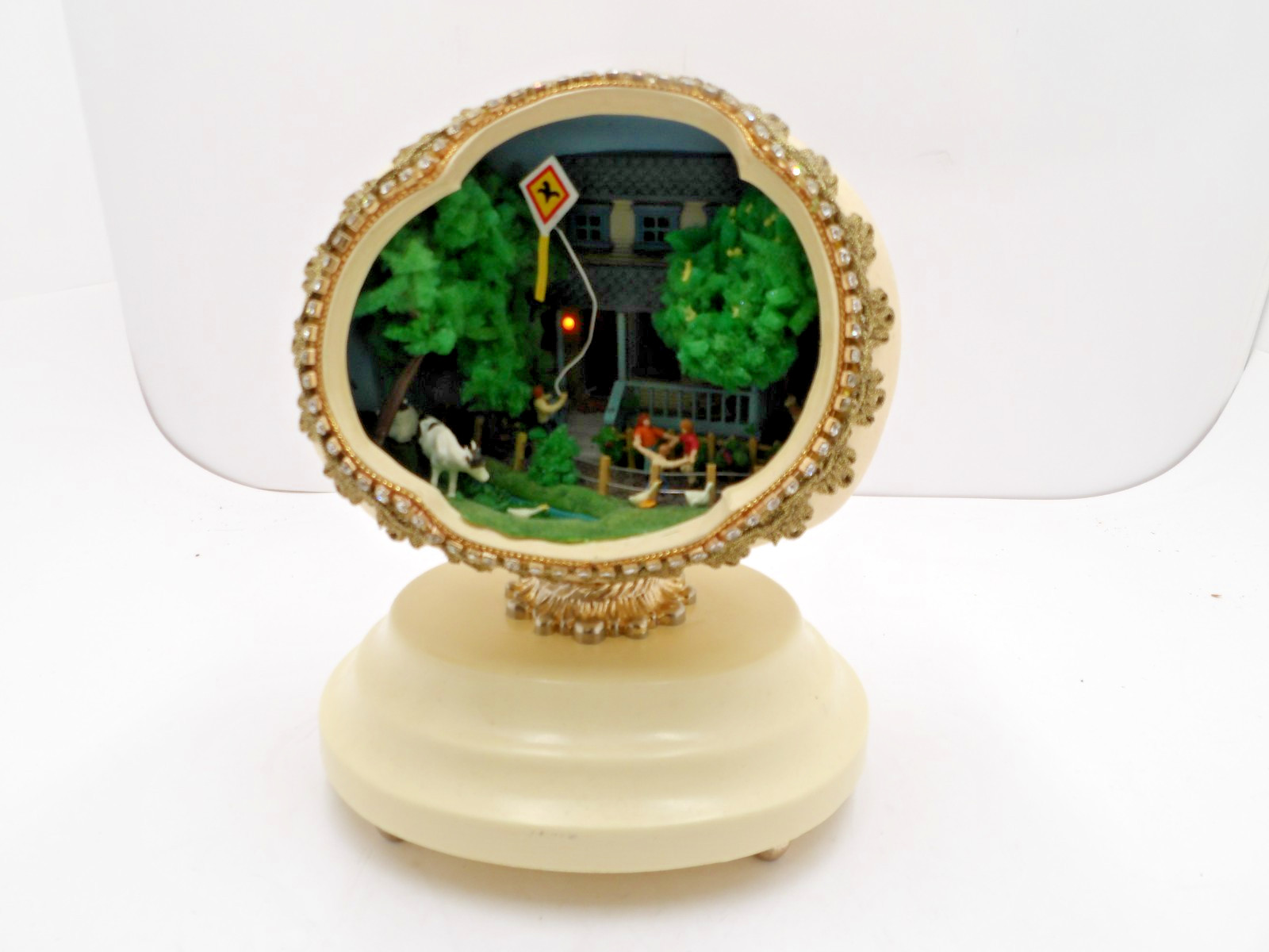 Vintage ENESCO Egg House 1990 - 