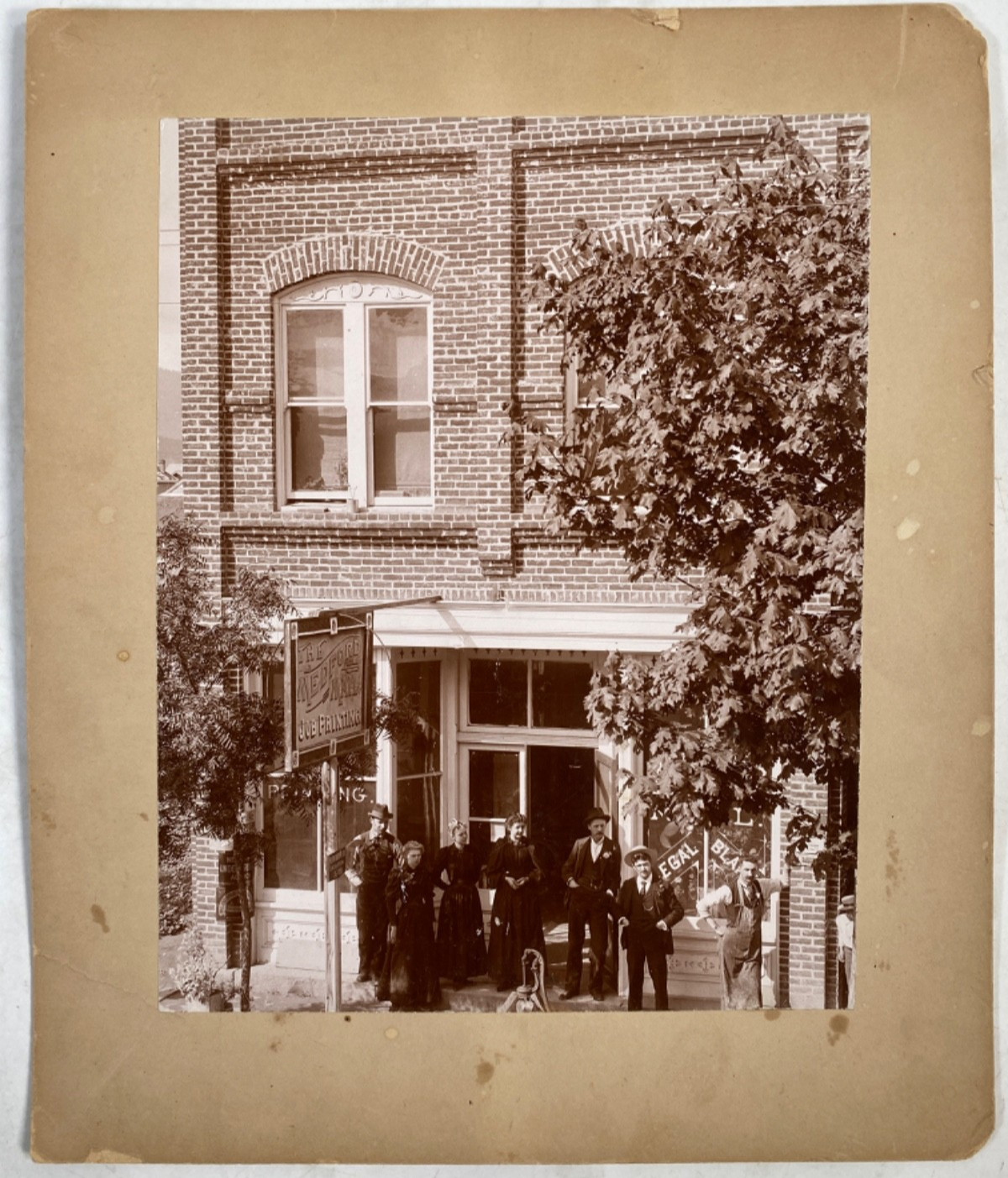 1900s MEDFORD MAIL NEWSPAPER EMPLOYEES - OREGON antique 10x12 mounted photograph