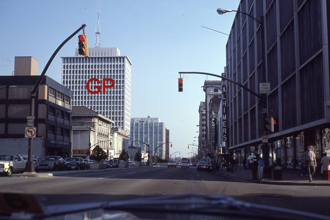 #XX165- e Old 35mm Slide Photo- Street Scene- Philadelphia PA- 1980