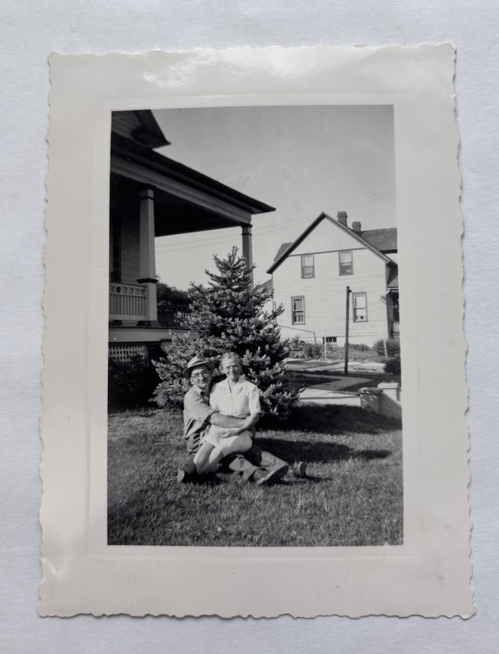 Vtg B&W Snapshot Couple on Lawn House 1945 York PA Sweigarts Photo Service