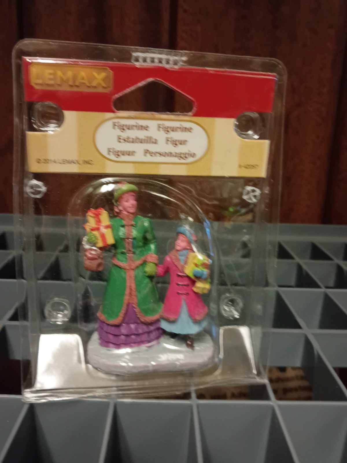 Lemax Family Christmas Shopping Figurine #22022 Village Accessory 2012 NEW