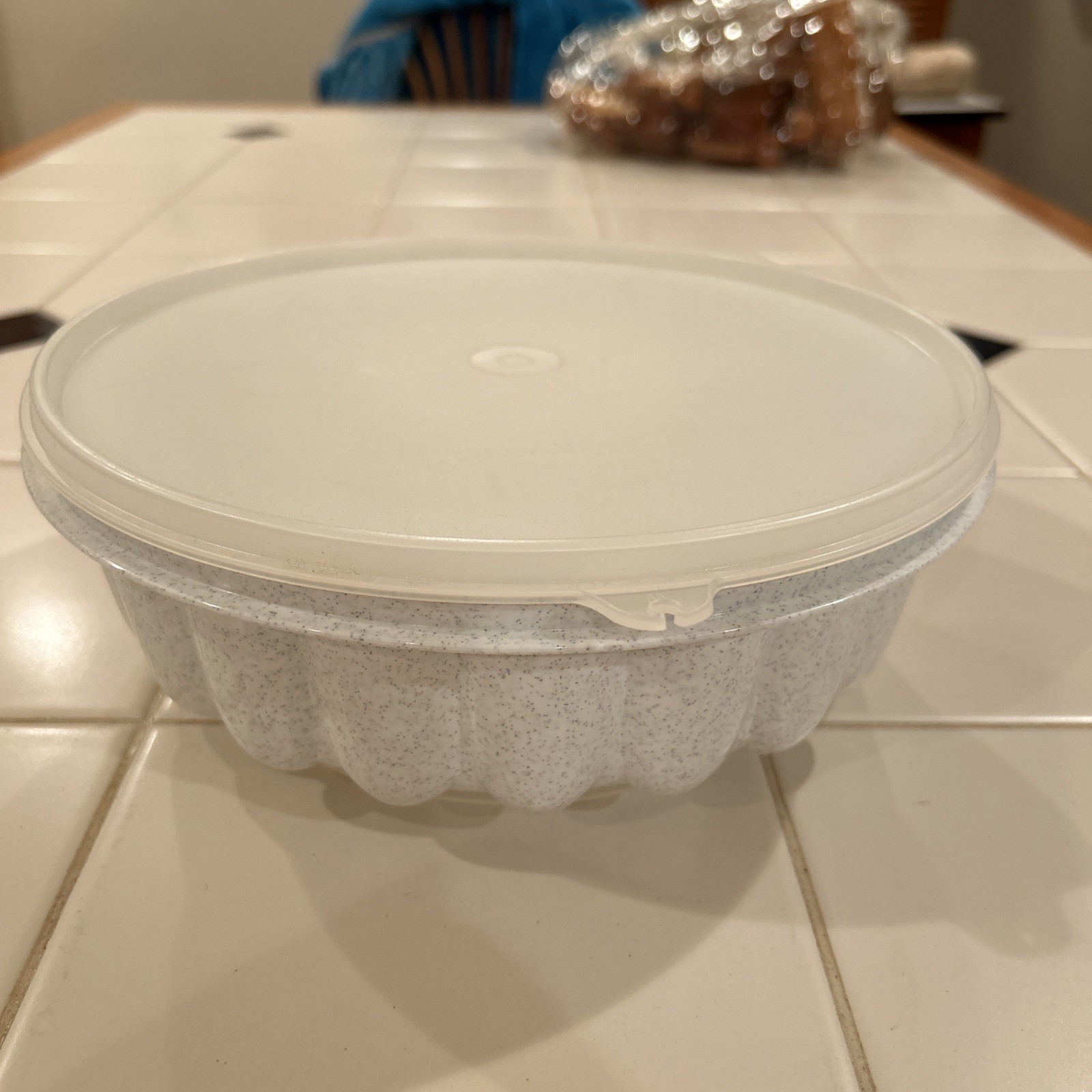 VINTAGE~TUPPERWARE ~LARGE 3 PC JEL-N-SERVE JELLO MOLD SET~SPECKLED #1202 EUC