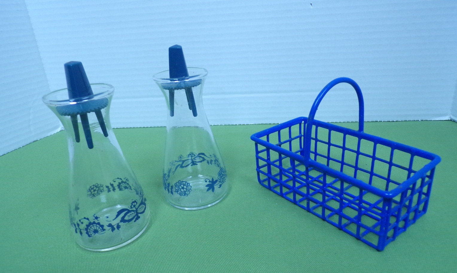 Pyrex Corelle Old Town Blue Onion Salt & Pepper Shakers 1970’s  Vintage