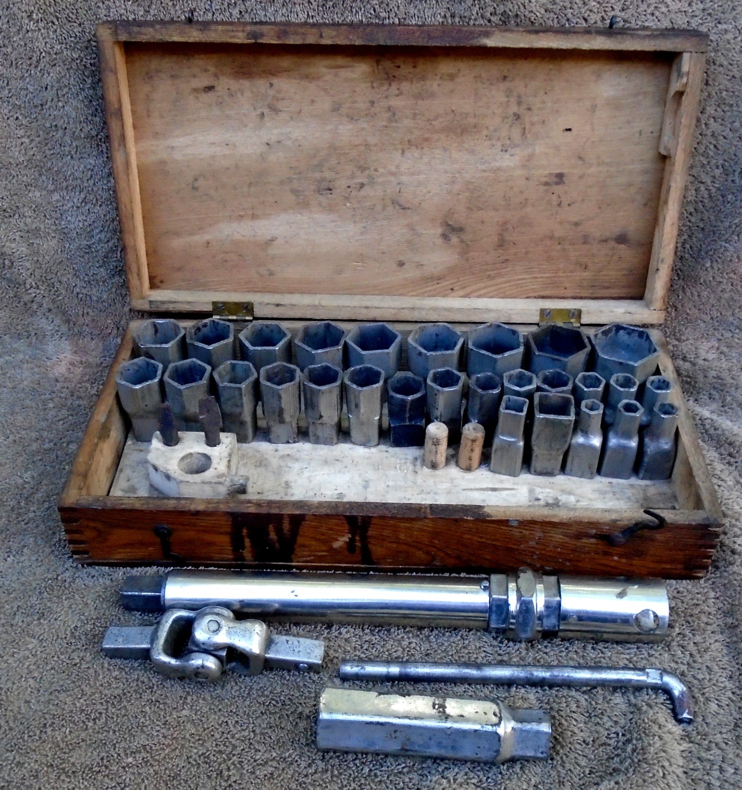 RARE “AUTO-CLE’”SOCKET SET FROM 1905