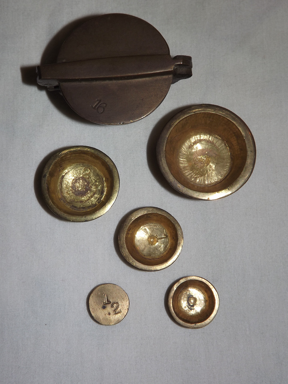 VINTAGE WWII US ARMY AMMO NOSE CONE  MILITARY BRASS WEIGHT SCALE SET TRENCH ART