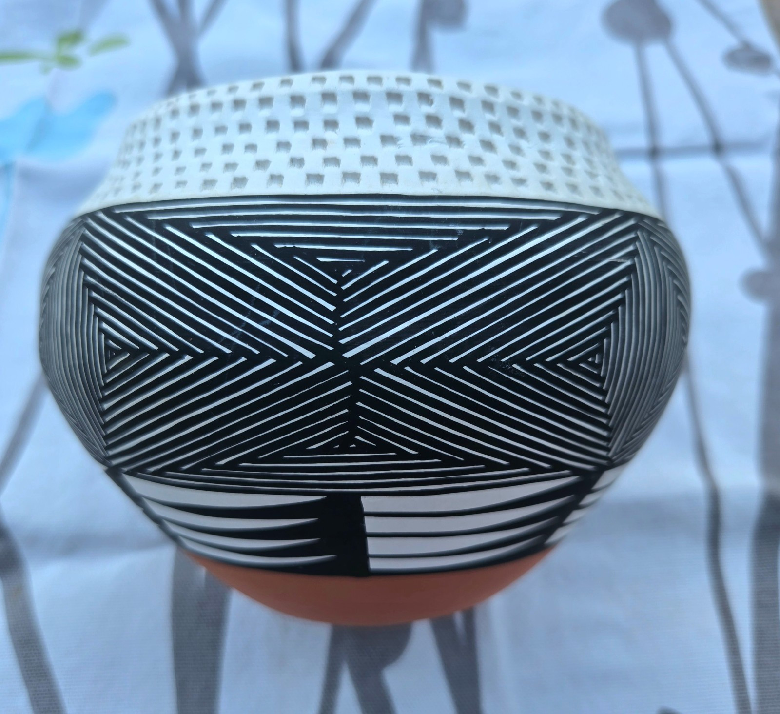 Native American Acoma NM Fine Line Hand Painted Pottery Signed Garcia LOOK