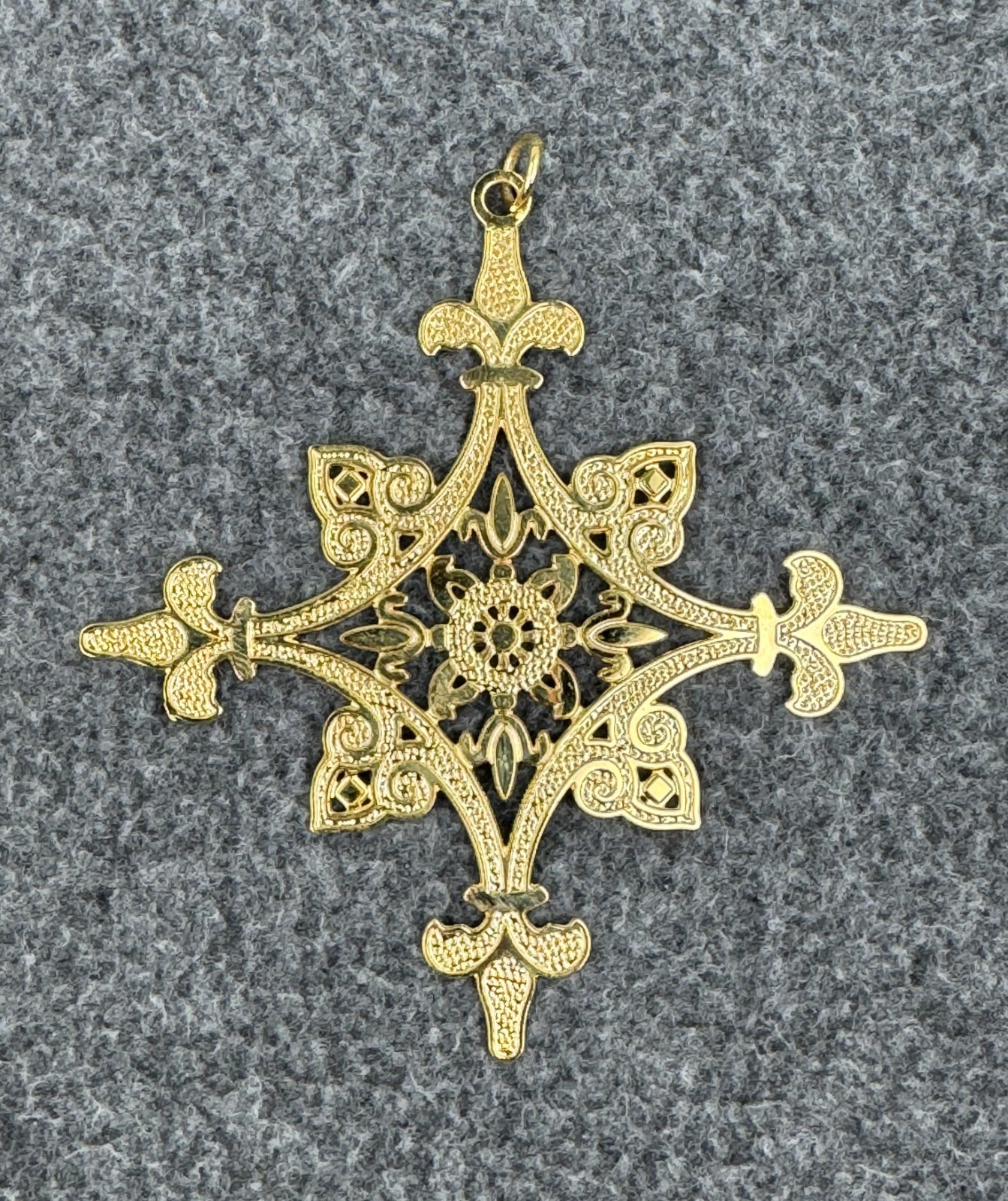 Metropolitan Museum of Art MMA 2009 Ornament Gold Tone Brass Star