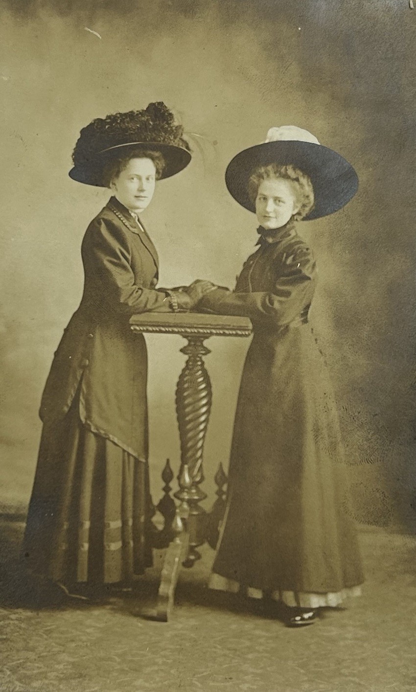 Antique RPPC Edwardian Women Fashion Big Merry Widow Hats Kruxo Postcard  E-6