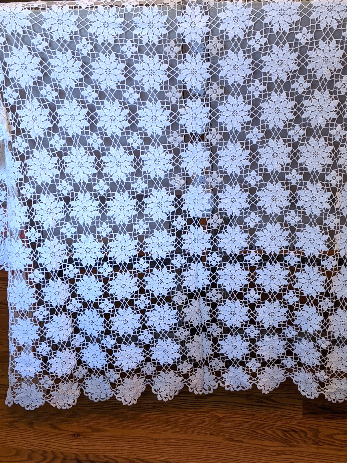 Vintage Handmade Crochet Lace Tablecloth Coverlet 88\