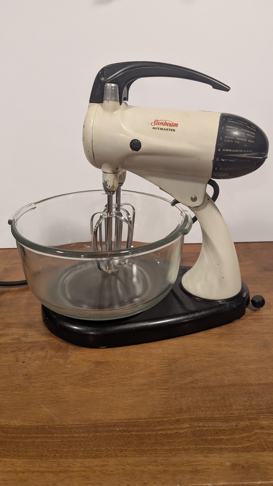 Vtg White Sunbeam Mixmaster Stand Mixer Model 11 