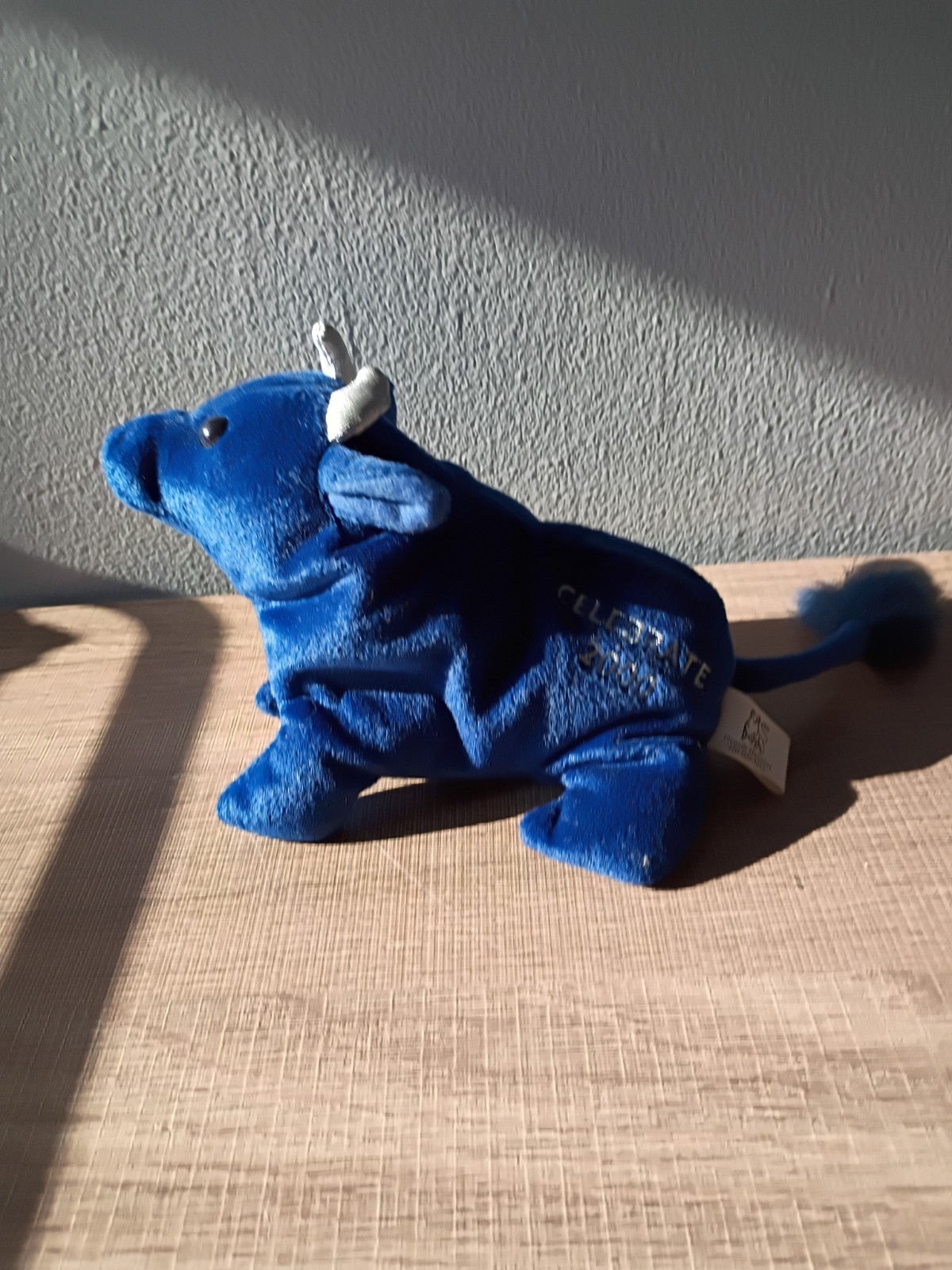 Merrill Lynch Bull Blue Plush Beanie Celebrate 2000 Limited Edition Millennium 