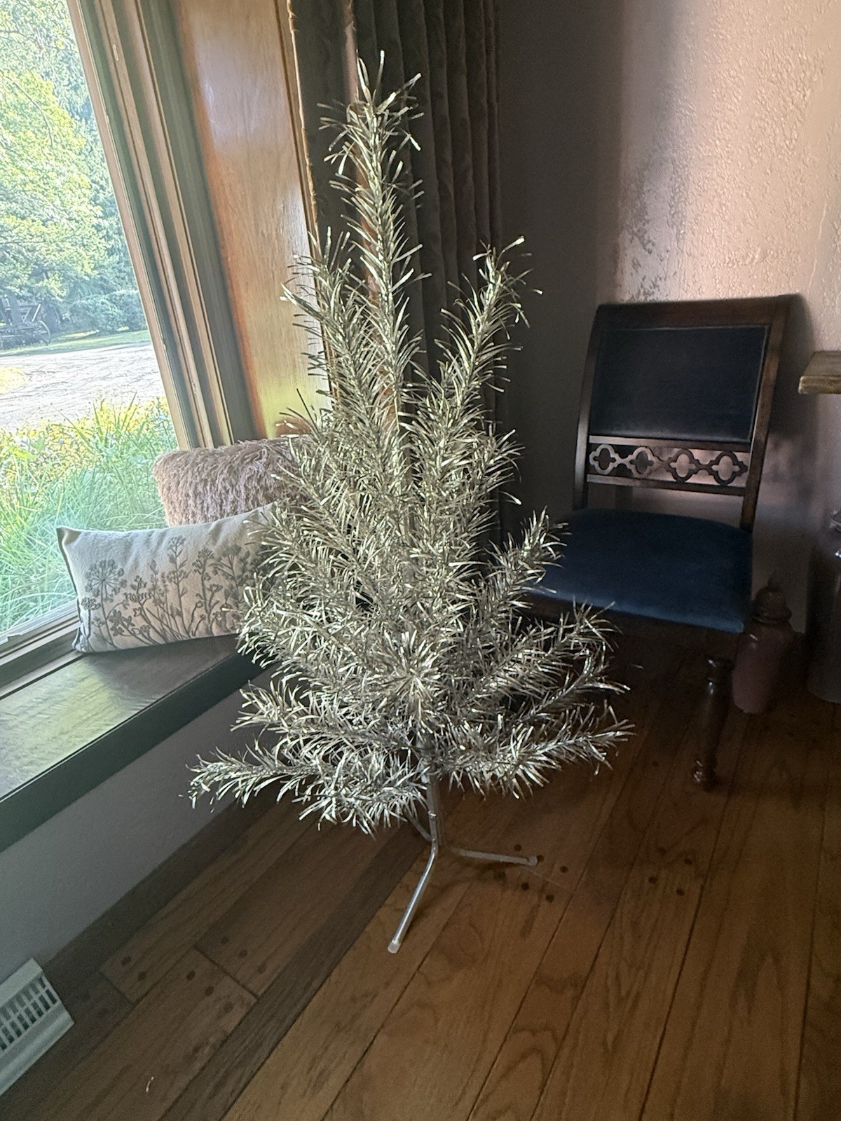 Vintage Mirro Elegant T-3445 4.5 Ft Aluminum Christmas Tree 34 Branch’s