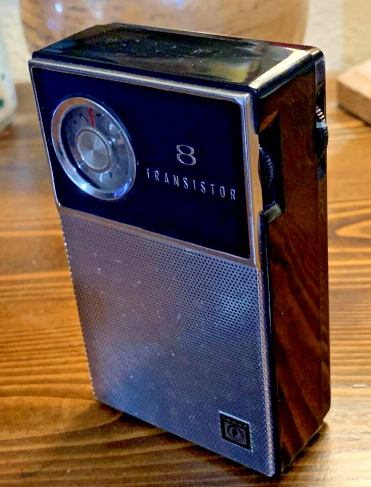 PENNY’S PENNCREST (TOSHIBA) No. 1151 Transistor Radio - Works Great