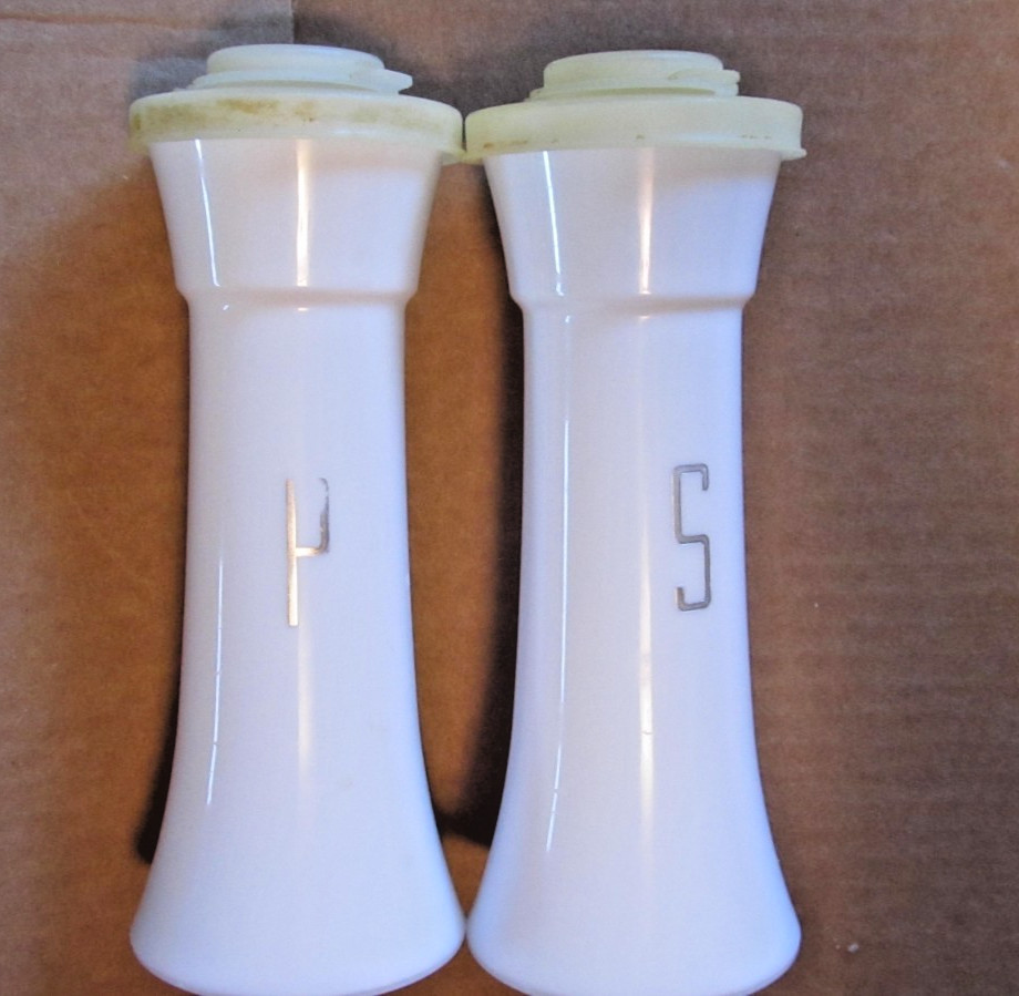 Vintage ~ Tupperware 6.5\