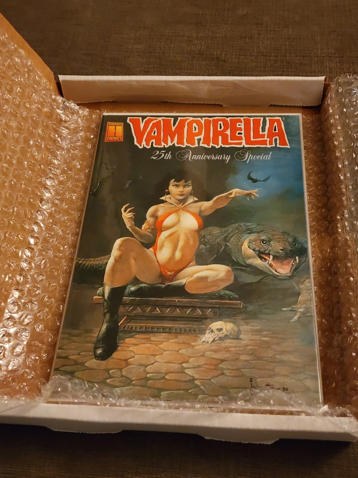 Vampirella 25th Anniversary Special 1996 Harris Comic Book, Cardboard Back + Bag