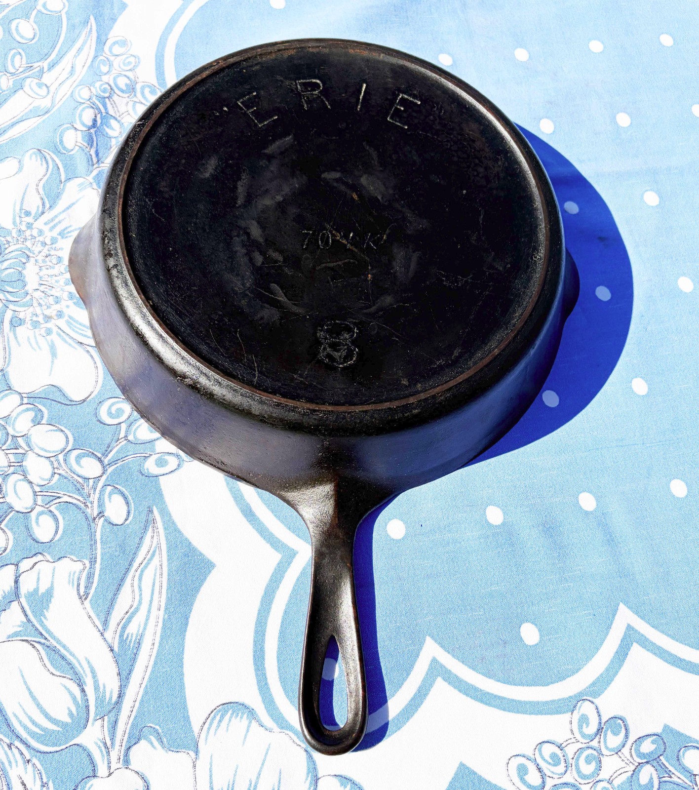 Rare Pre Griswold ERIE No. 8 Cast Iron Skillet 704K Heat Ring Sits Flat