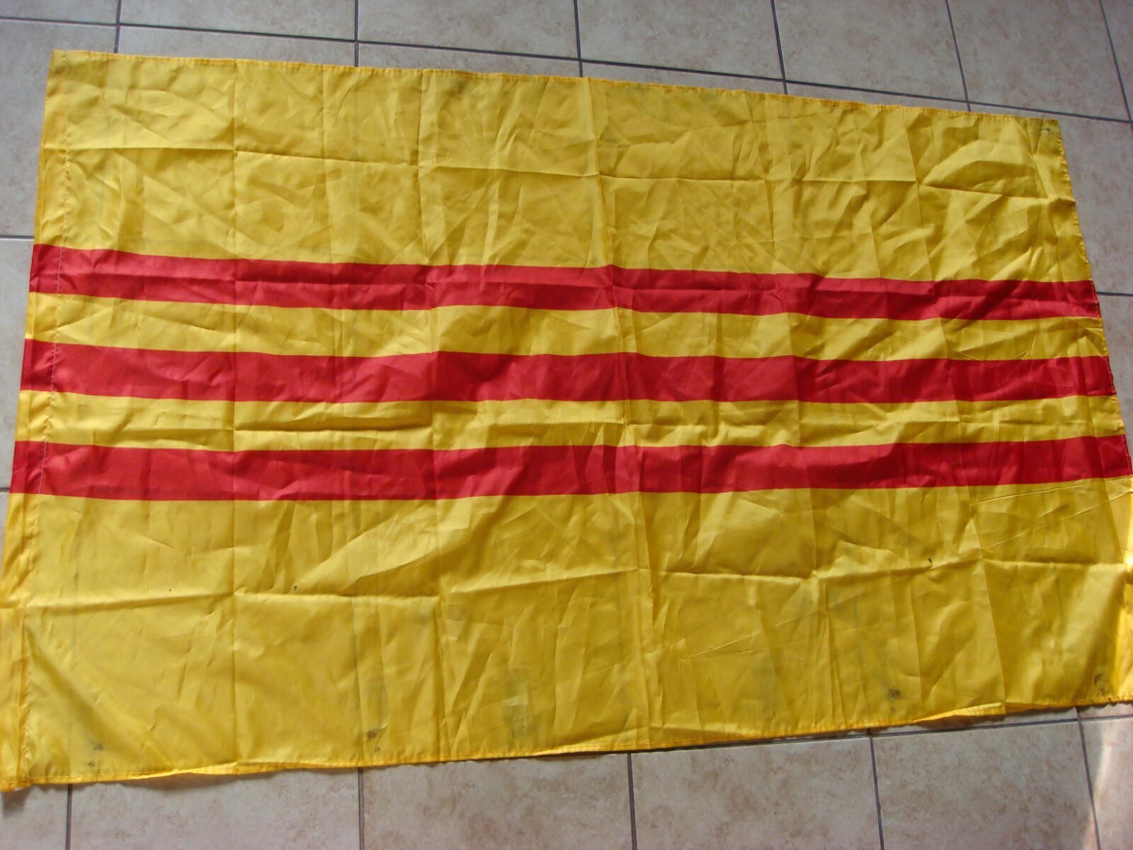 VIETNAM WAR ARVN SOUTH VIETNAMESE ARMY LARGE FLAG *USED*