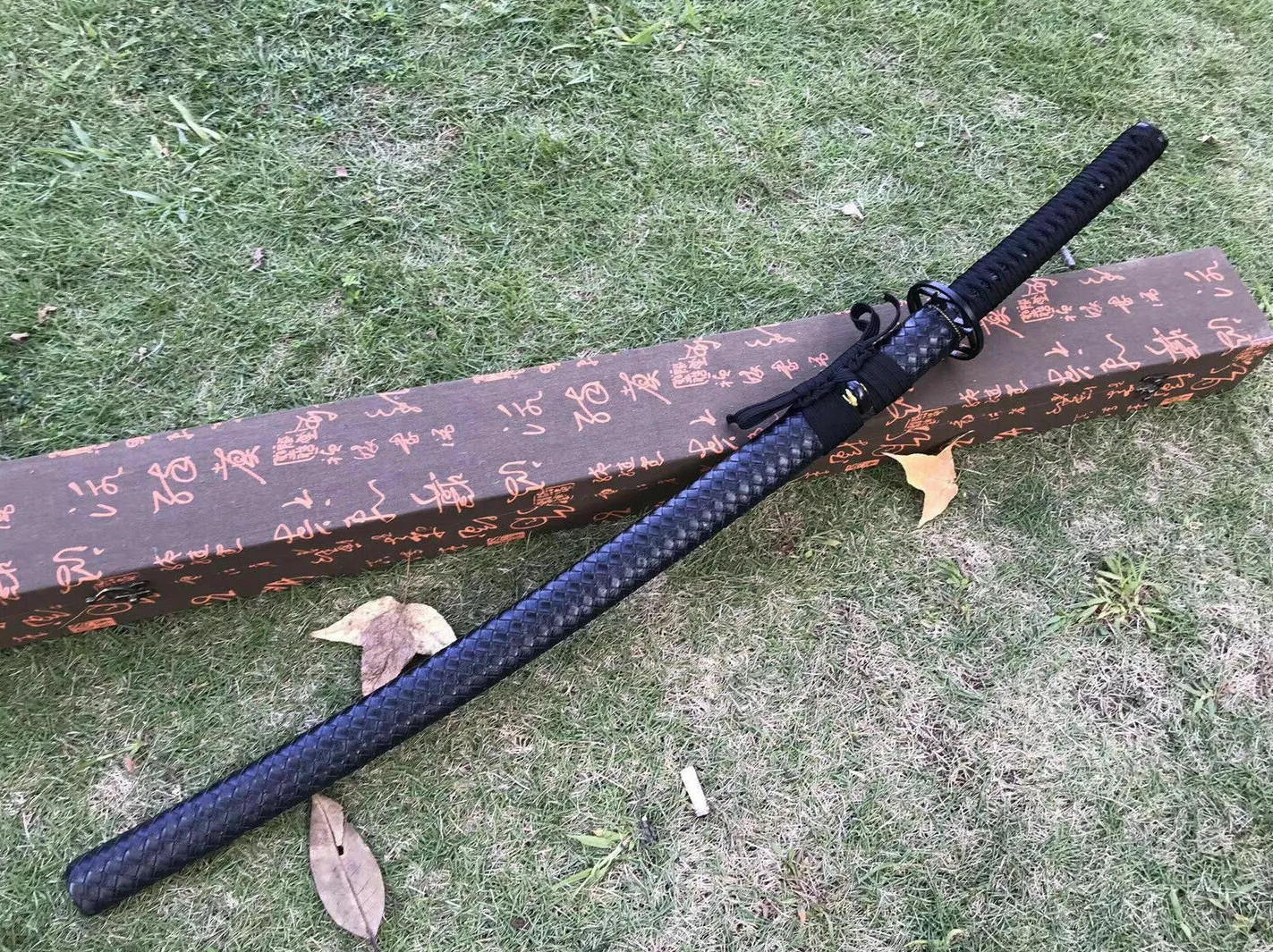 HANDMADE JAPANESE SAMURAI KATANA SWORD DAMASCUS FOLDED STEEL SHARP FULL TANG.