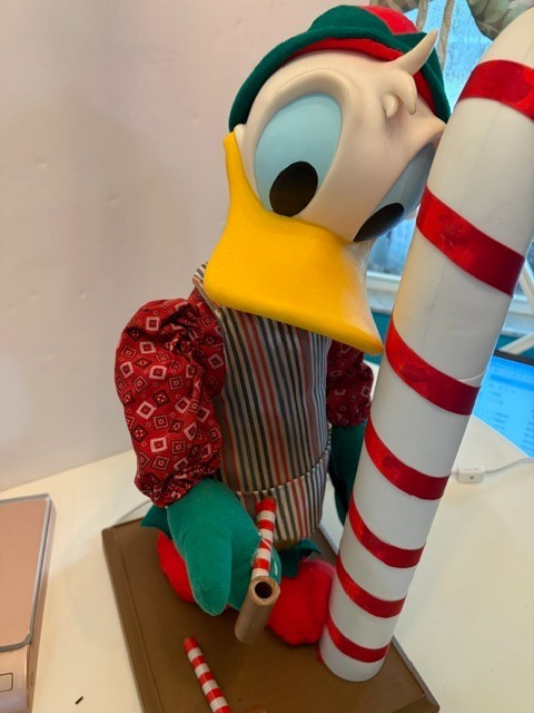 Disney Santa's Best Donald Duck Candy Cane Christmas Animated Moving DISPLAY 22