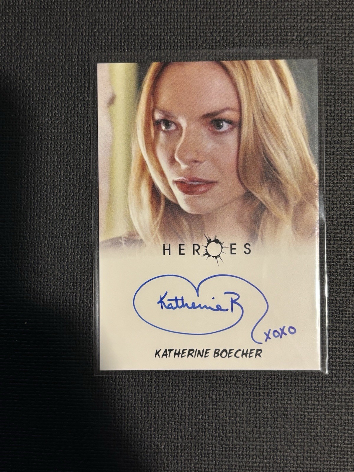 2010 RITTENHOUSE HEROES KATHERINE BOECHER AS ALENA ON CARD AUTO