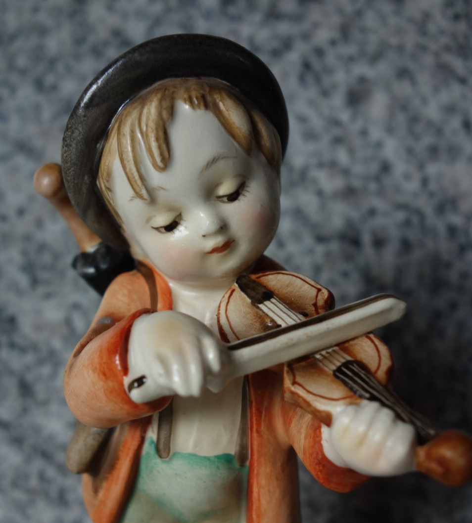extremely rare Hummel figurine Hum 1. \