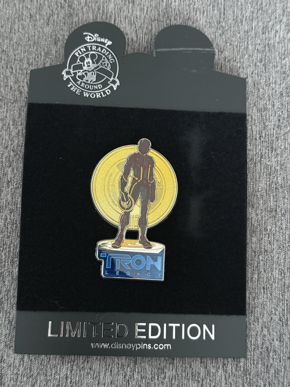 DISNEY SHOPPING TRON LEGACY CLU LIMITED EDITION 100 PIN ~ 