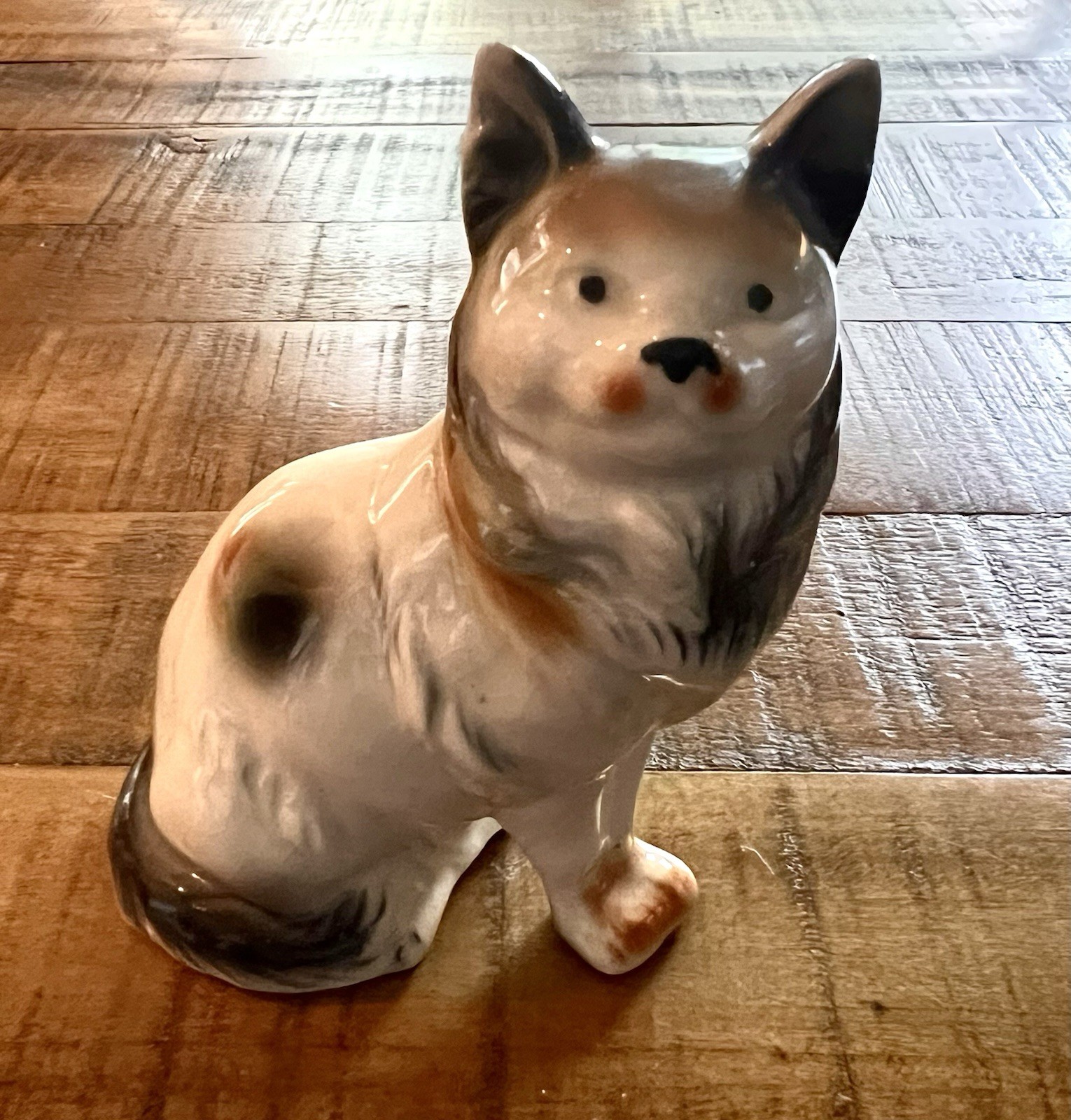 Beautiful Vintage Porcelain Calico Cat JAPAN Marutomoware Figurine Figure Statue