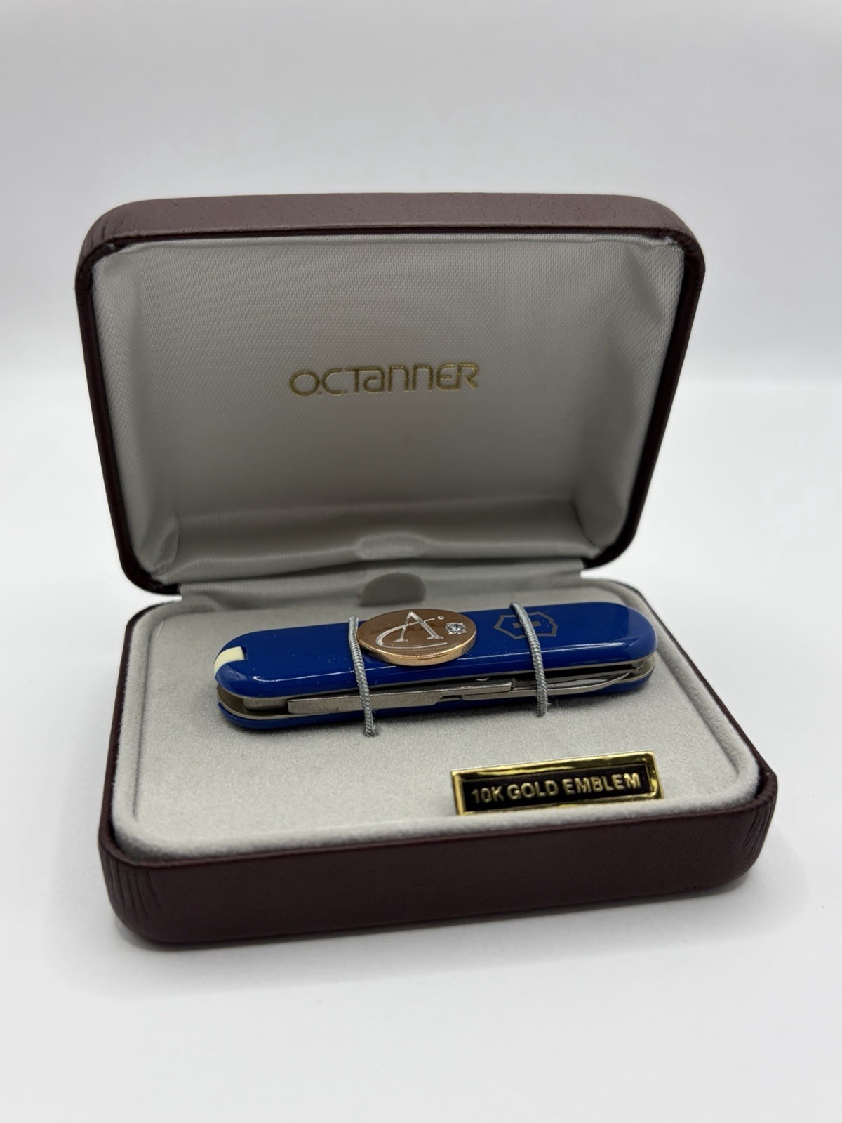 Victorinox Classic SD Blue Swiss Army Knife O.C. Tanner 10K Gold Emblem