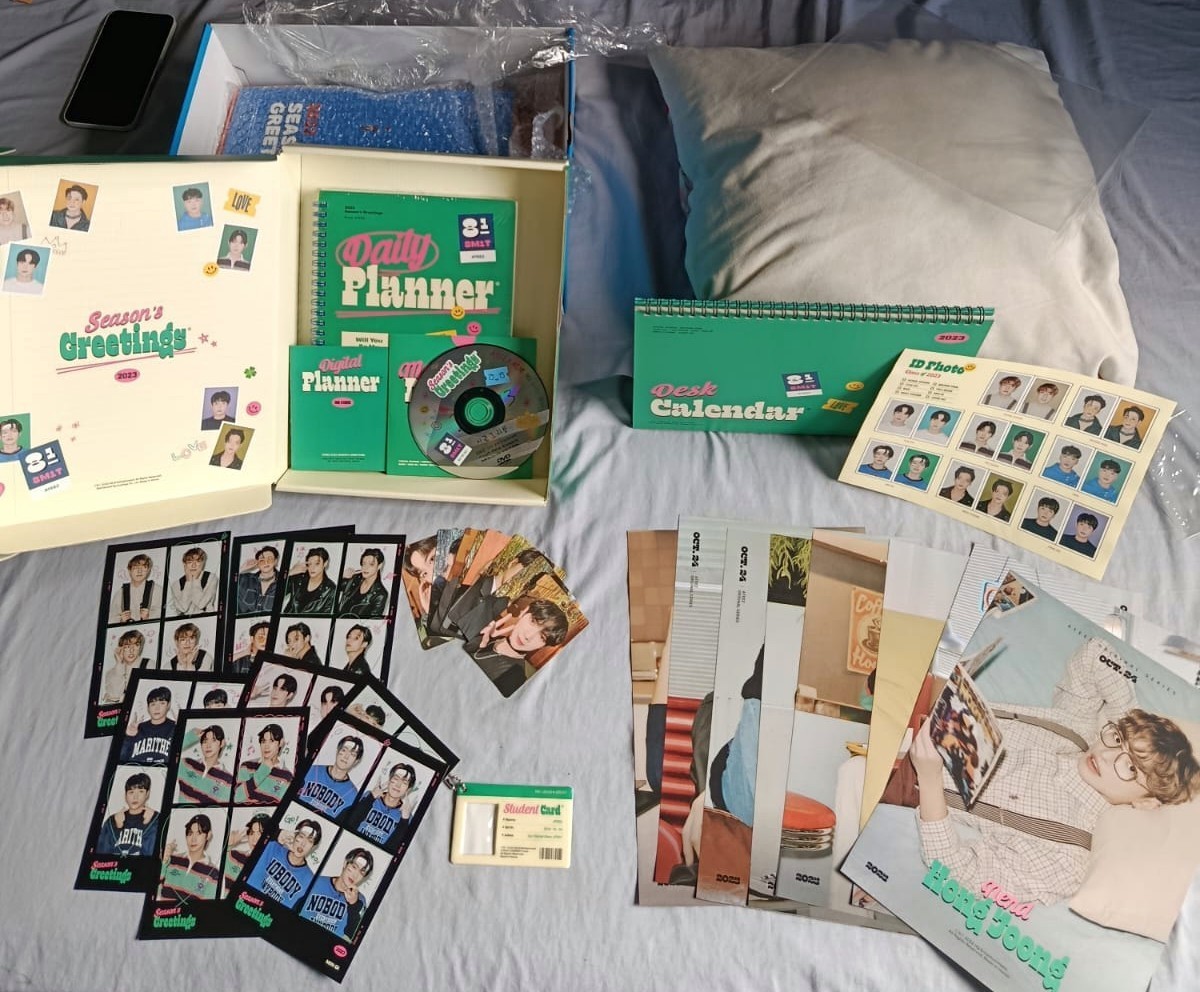 Ateez Season\'s Greetings 2023 Trading Card w All inclusions CD Calendar Planner